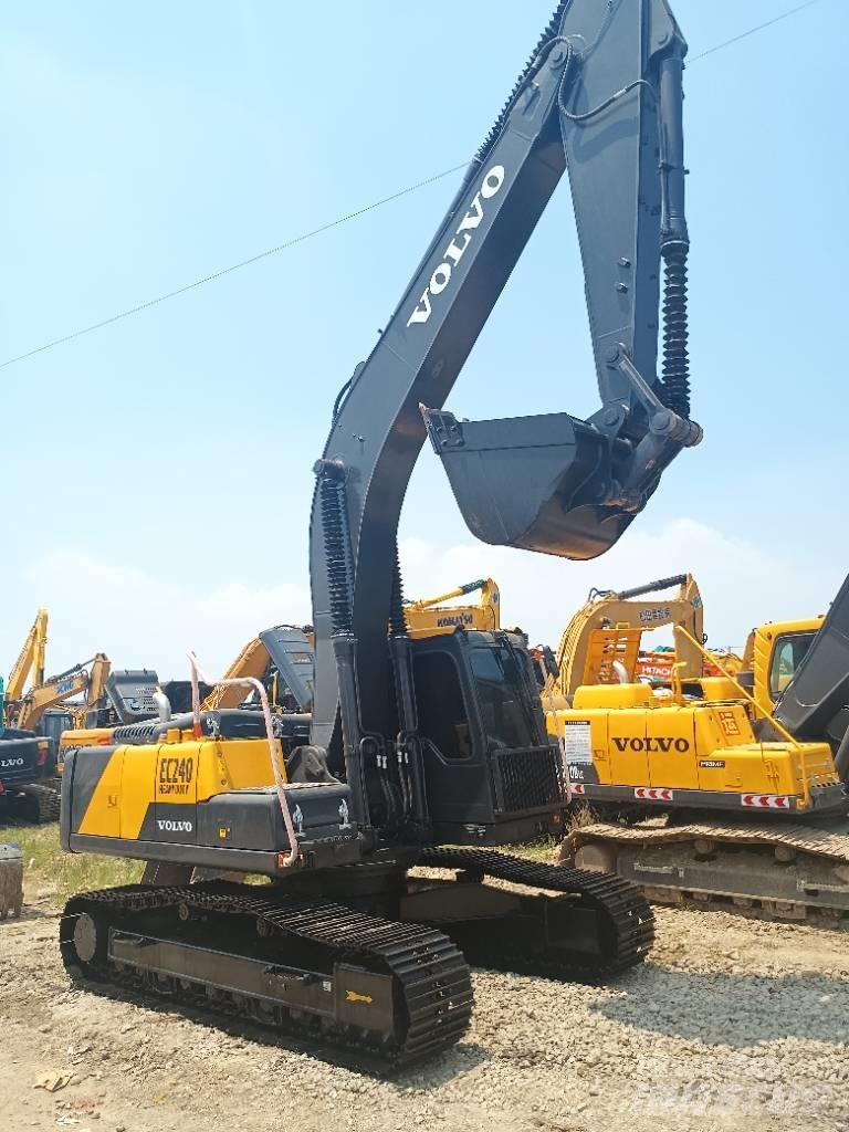 Volvo EC 240 Bagri goseničarji