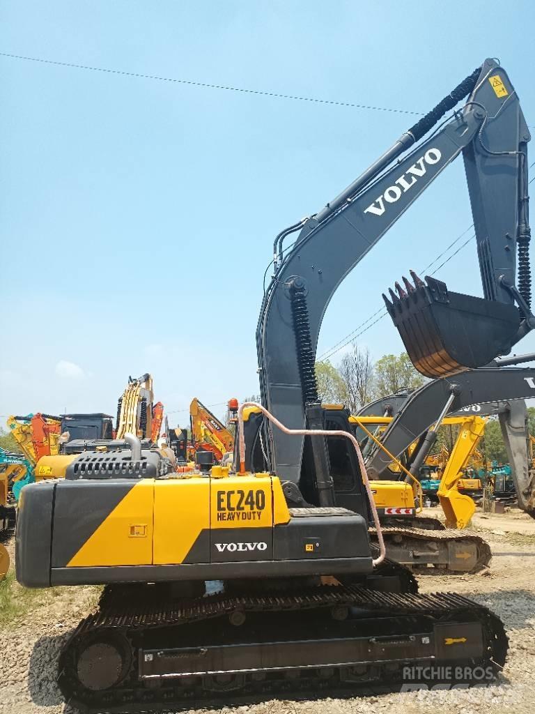 Volvo EC 240 Bagri goseničarji