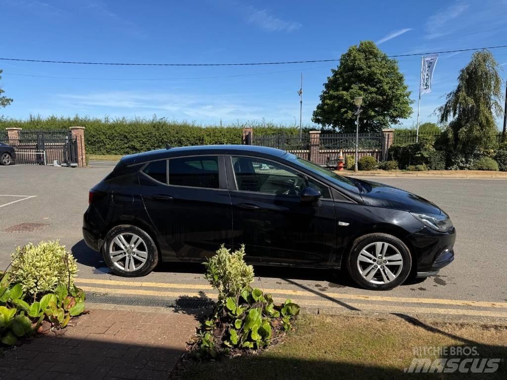 Vauxhall Astra Avtomobili
