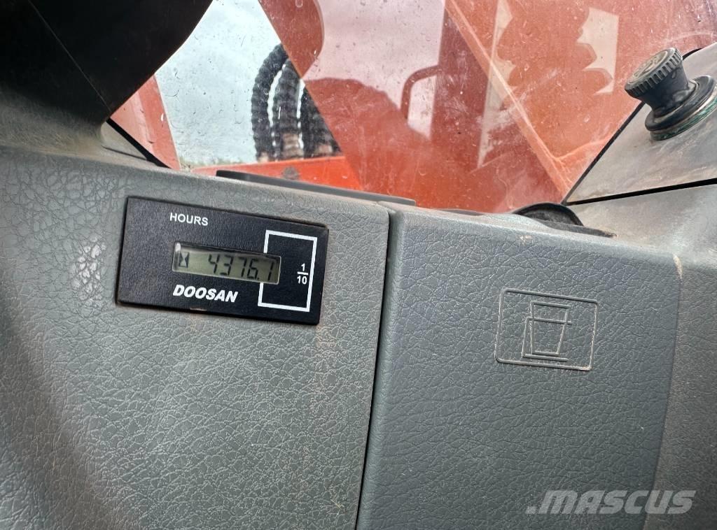 Doosan DX 140 LCR-3 Bagri goseničarji