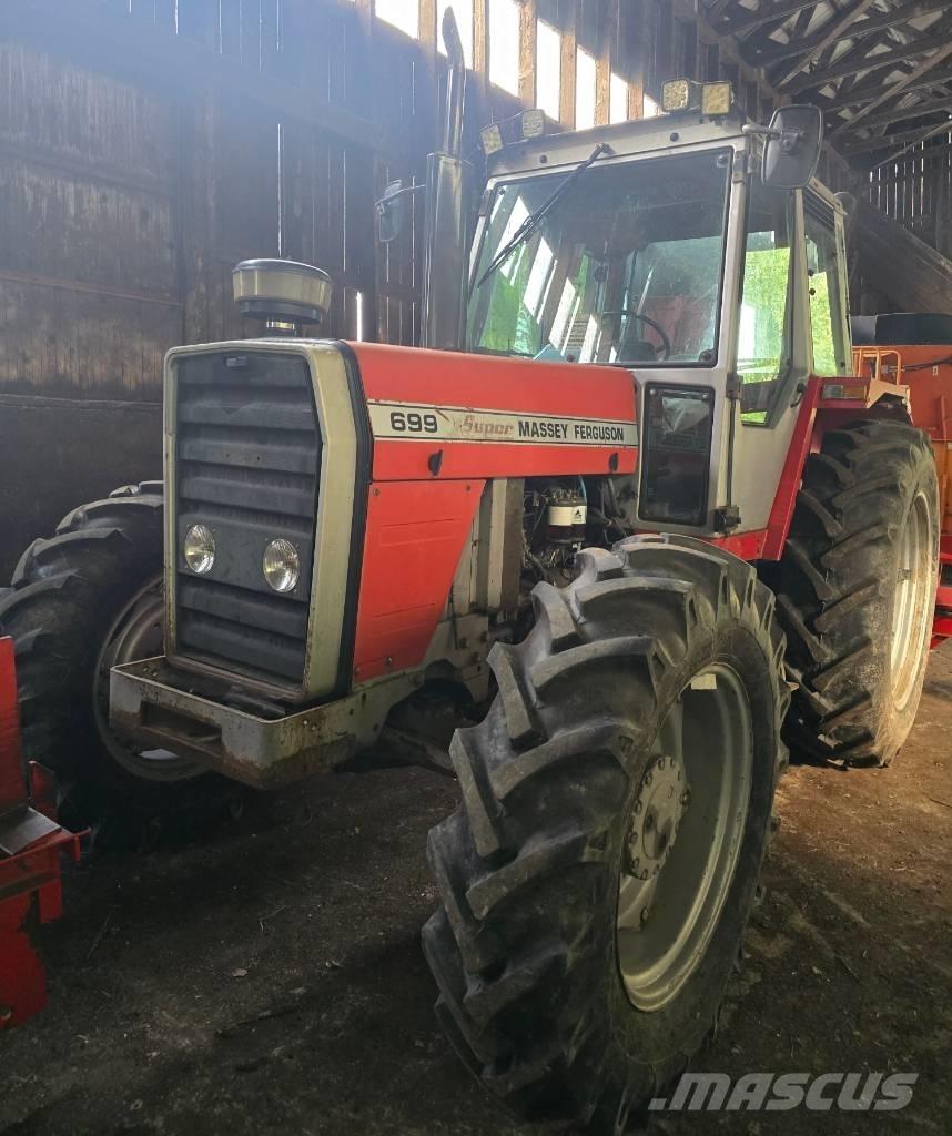 Massey Ferguson 699 Traktorji