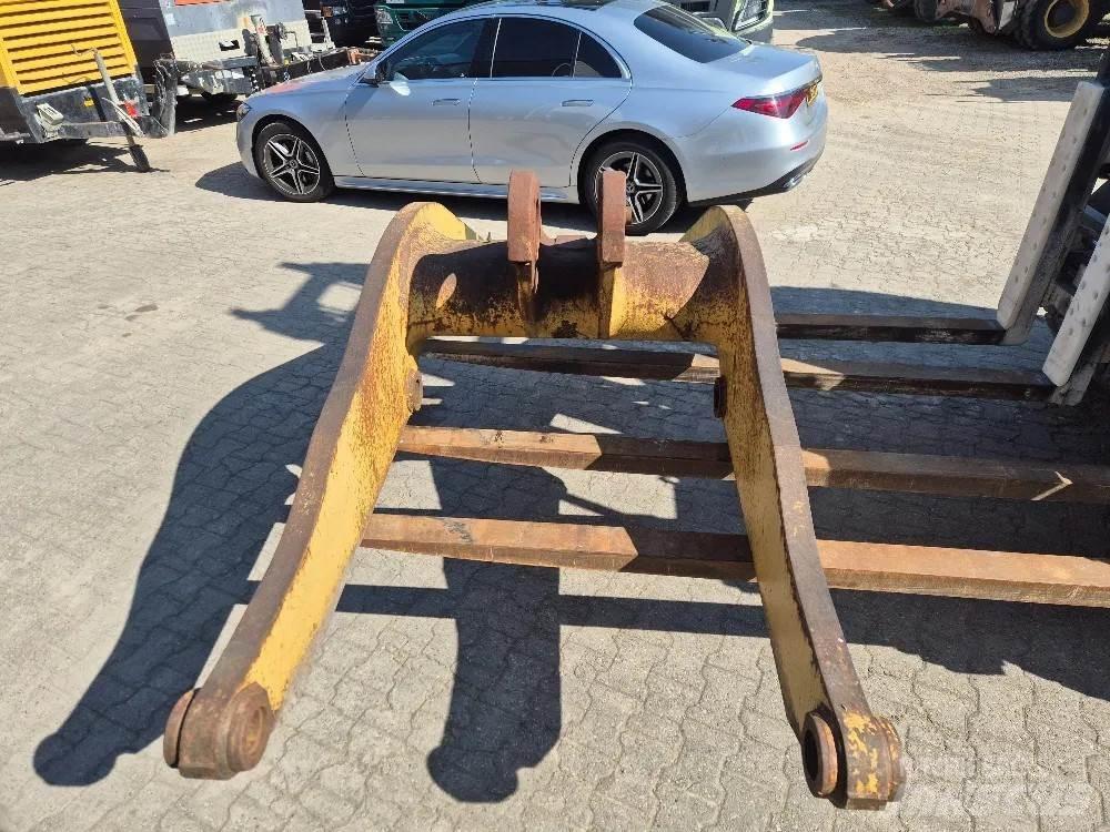 CAT 966G Kolesni nakladalci