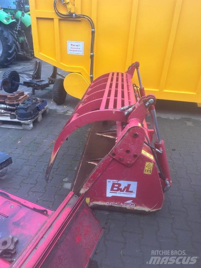 CLAAS Arion 520 CIS Traktorji