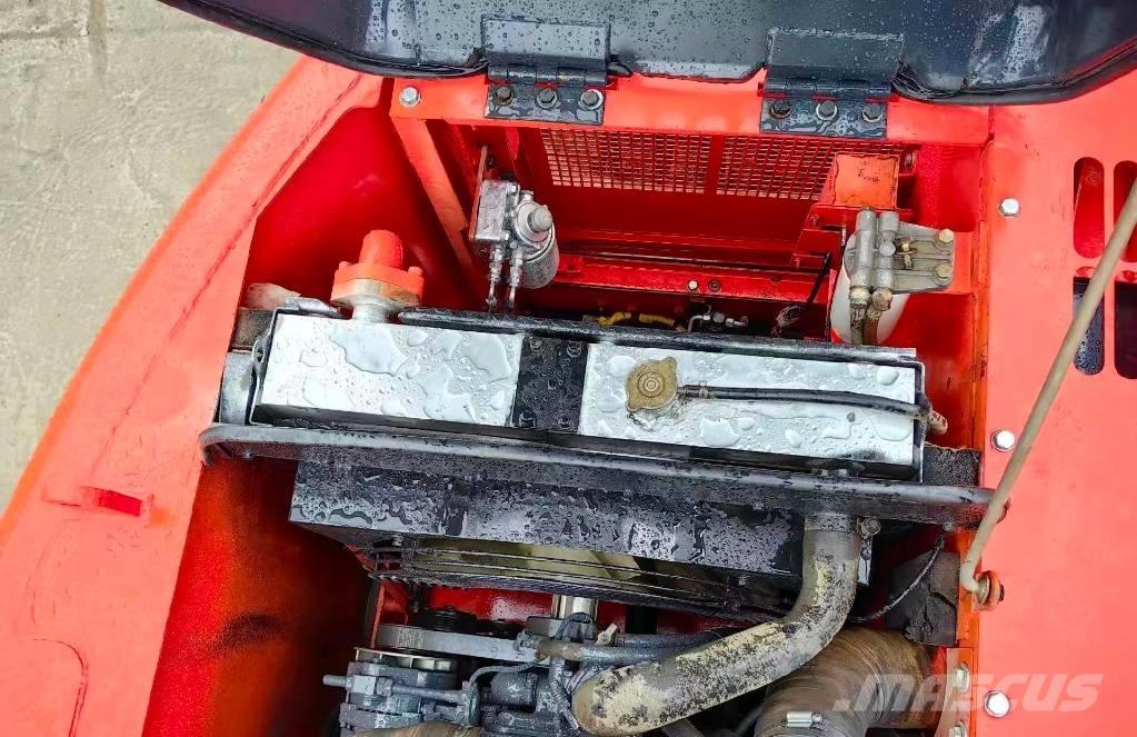 Doosan DX 140 Bagri goseničarji