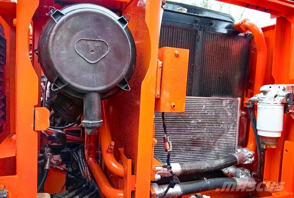 Doosan DX 140 Bagri goseničarji