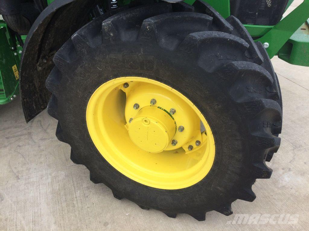 John Deere 5115R Traktorji