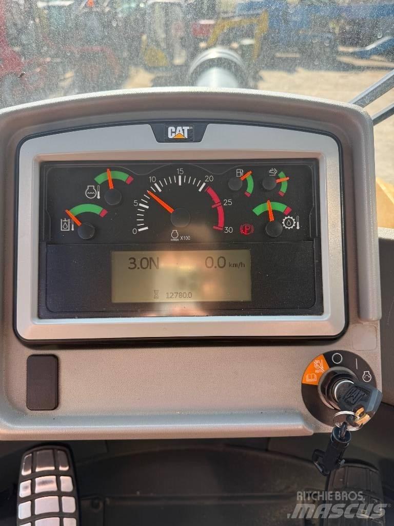 CAT 972 M Kolesni nakladalci