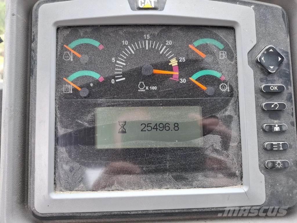 CAT 972k Kolesni nakladalci