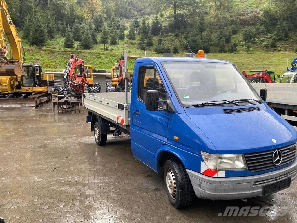 Mercedes-Benz 208 D Tovornjaki s kesonom/platojem