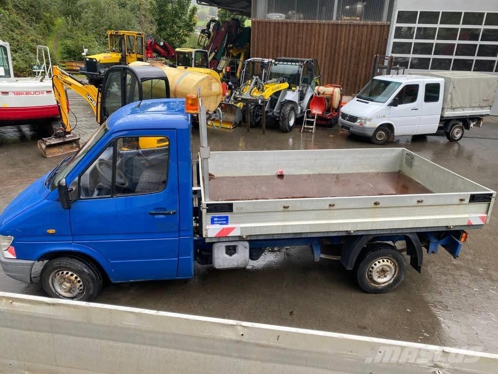 Mercedes-Benz 208 D Tovornjaki s kesonom/platojem
