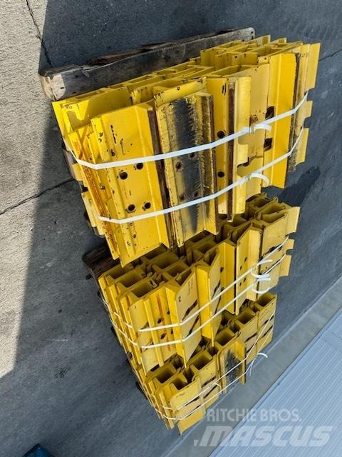 Komatsu d 85 plate Gosenice
