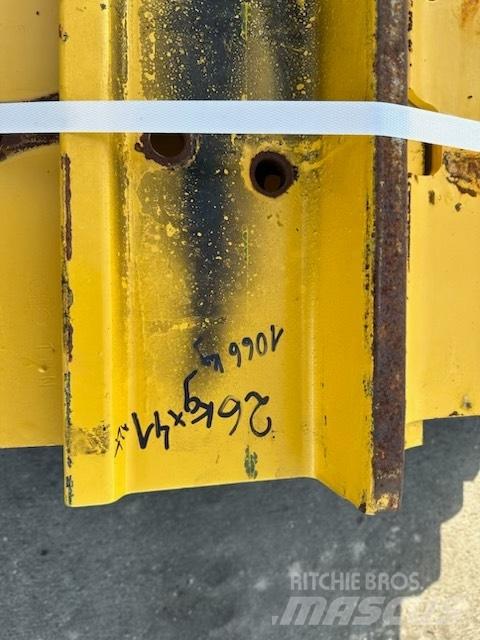 Komatsu d 85 plate Gosenice