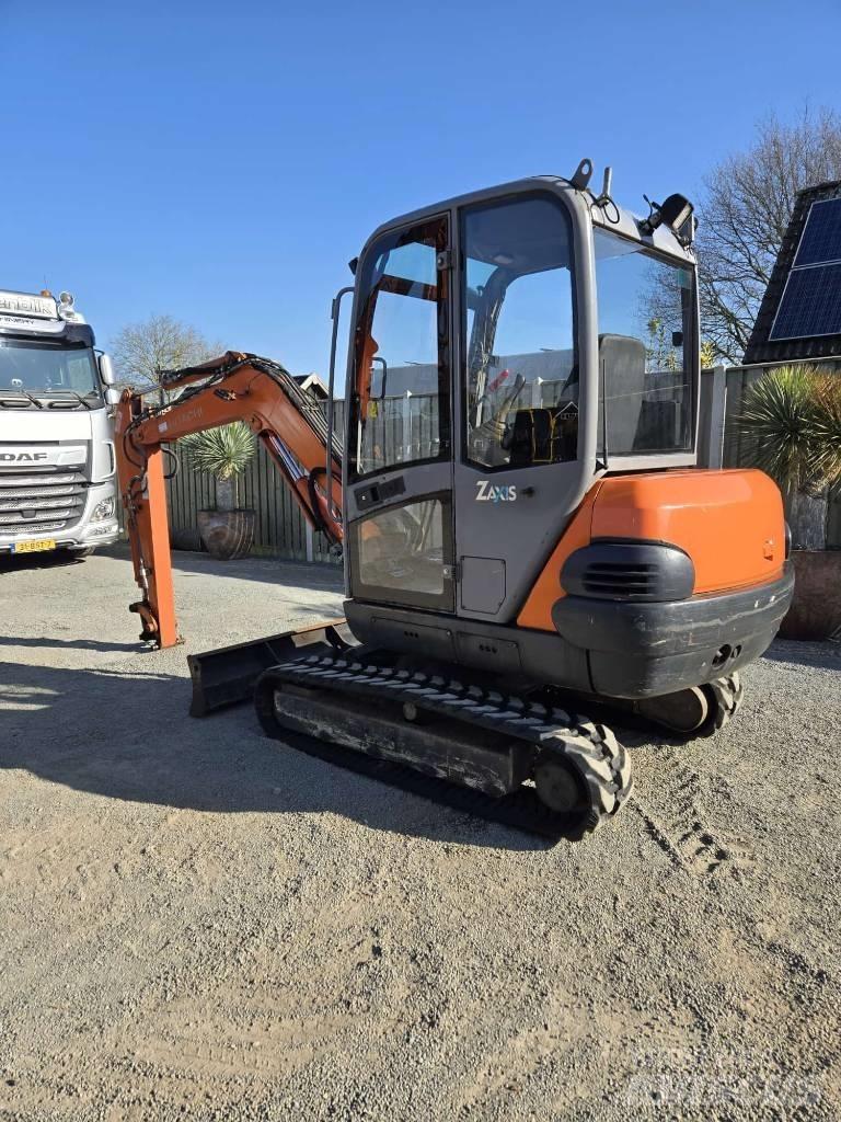 Hitachi ZX 30 Mini bagri <7t