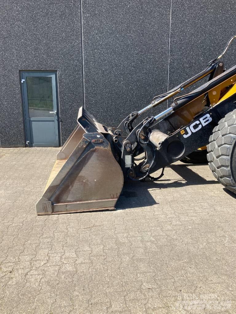 JCB 437 HT HL Kolesni nakladalci