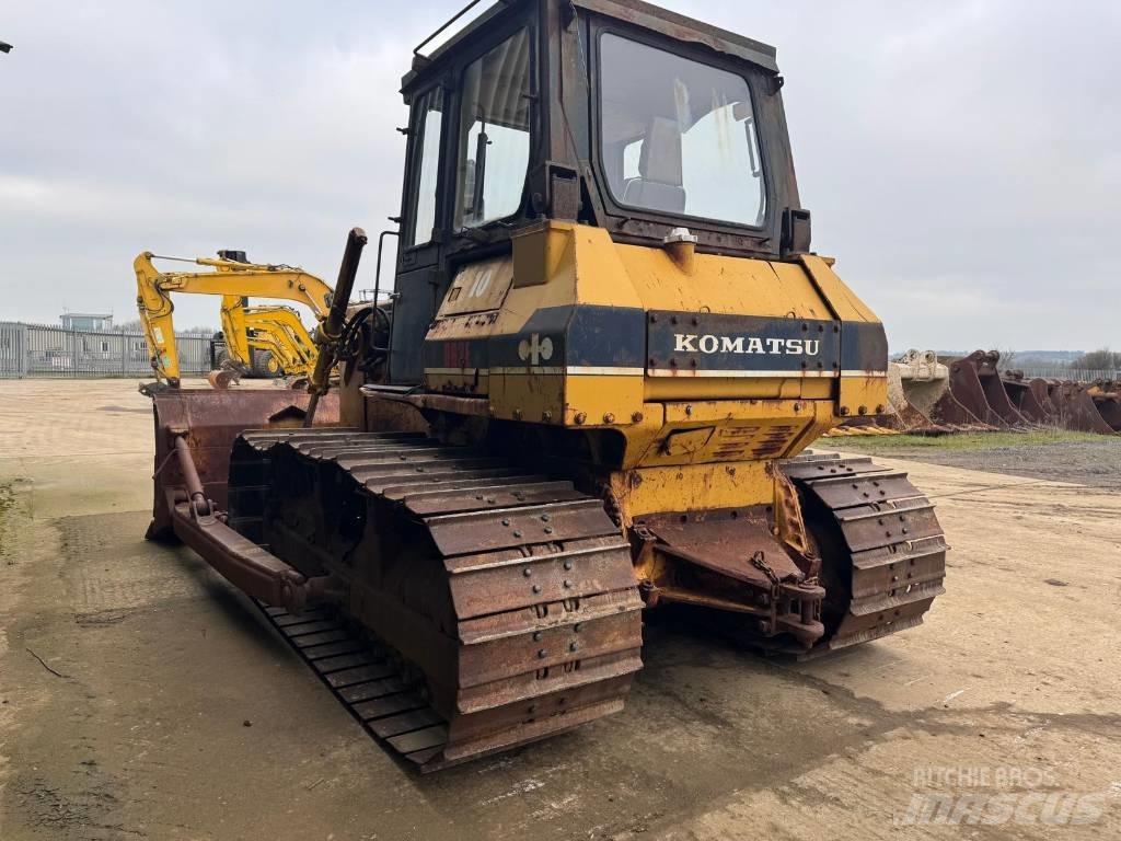 Komatsu D63E-1 Buldožerji goseničarji