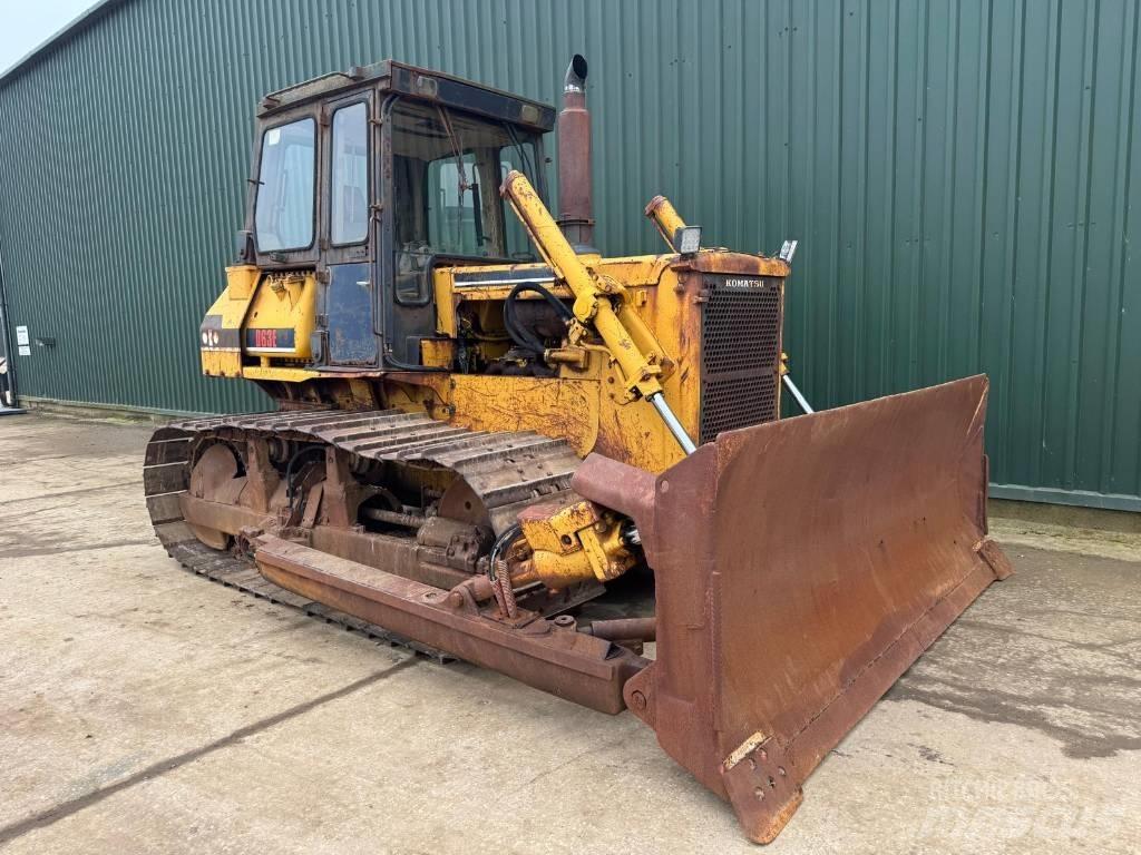 Komatsu D63E-1 Buldožerji goseničarji