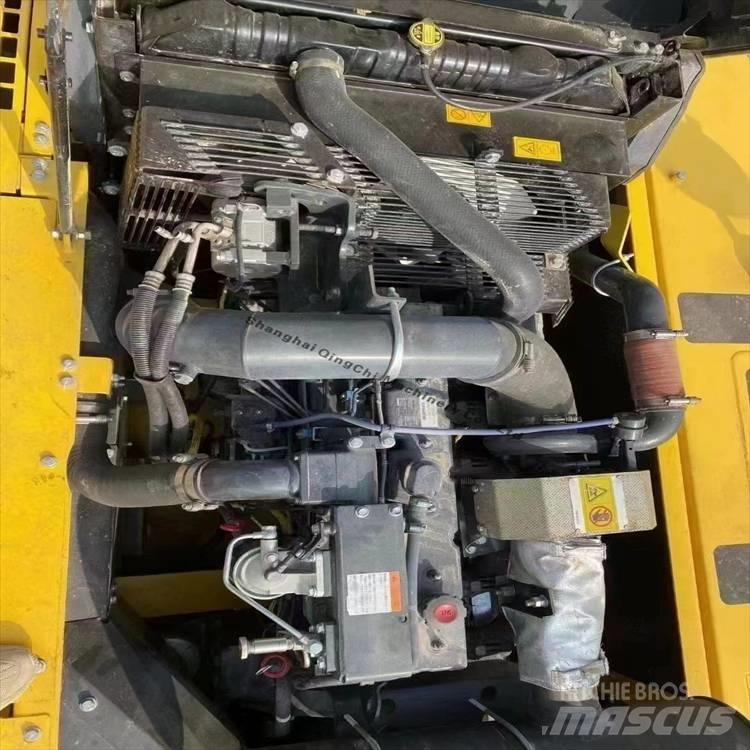 Komatsu 350 Bagri goseničarji