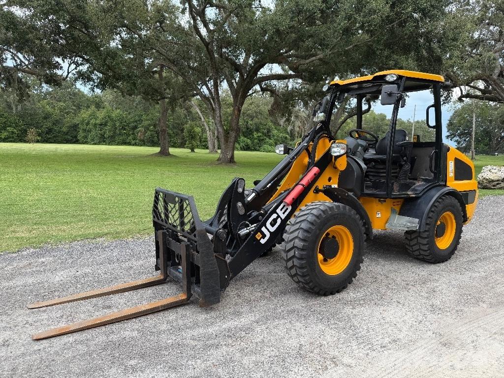 JCB 407 Kolesni nakladalci