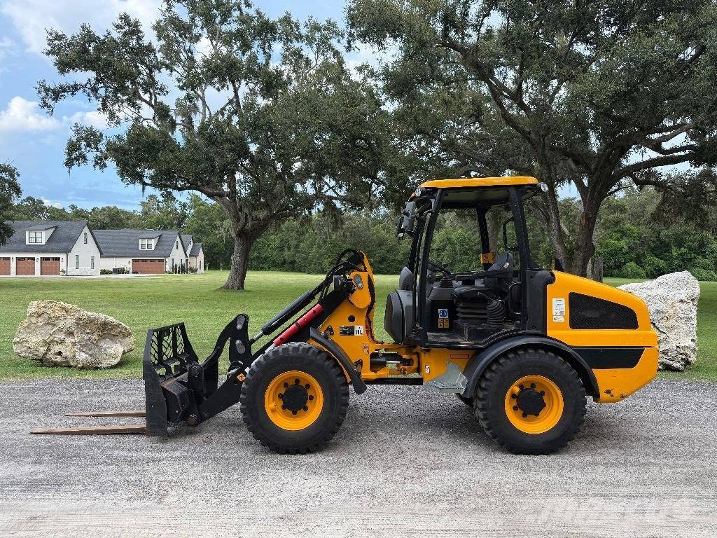 JCB 407 Kolesni nakladalci