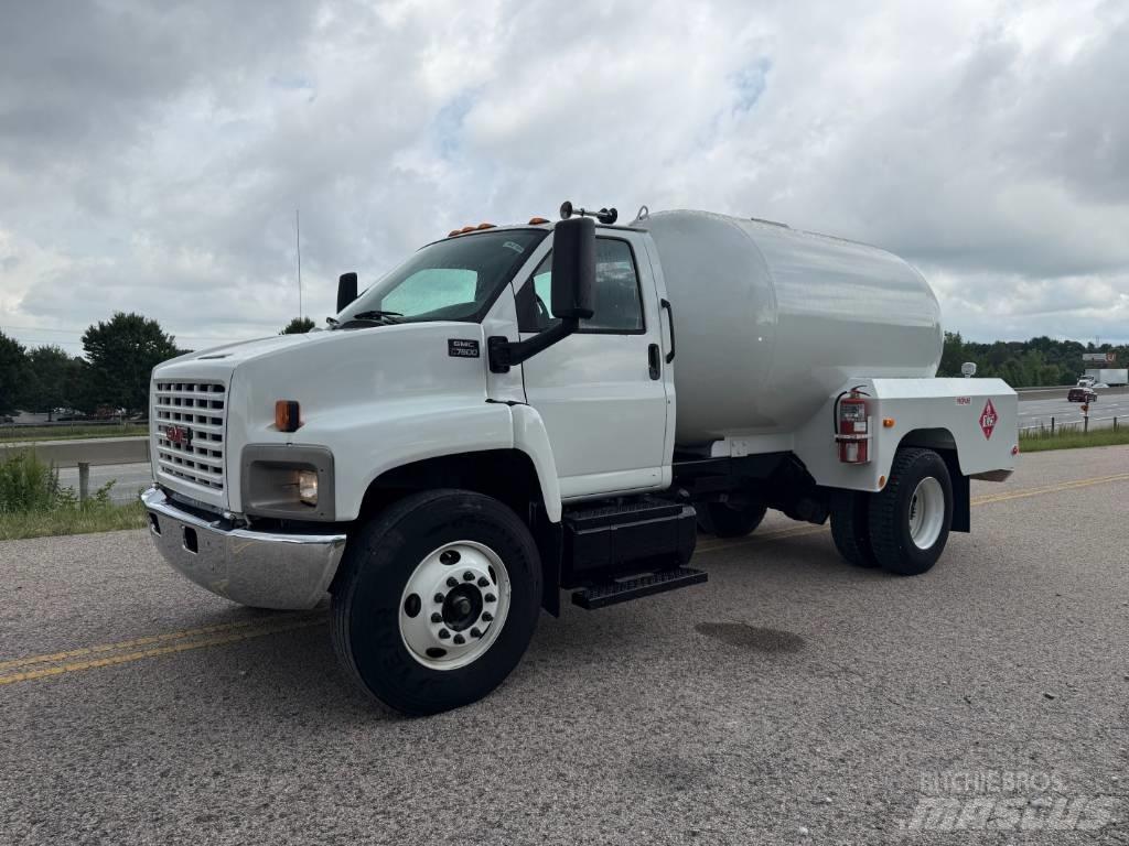GMC C7500 Tovornjaki cisterne