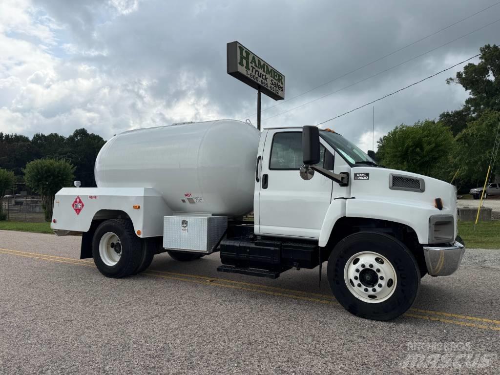 GMC C7500 Tovornjaki cisterne