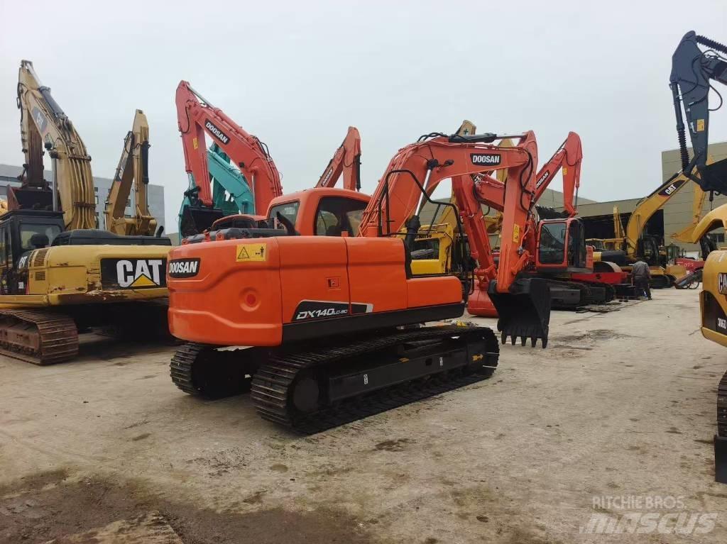 Doosan DX 140 Bagri goseničarji