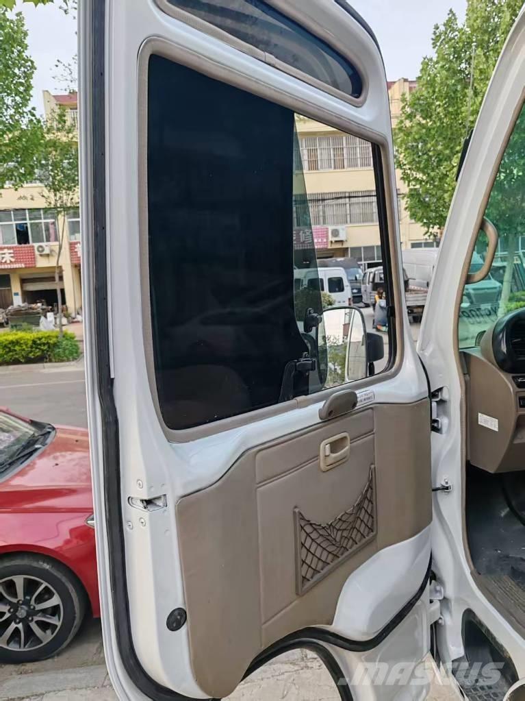 Toyota Coaster Medkrajevni avtobusi