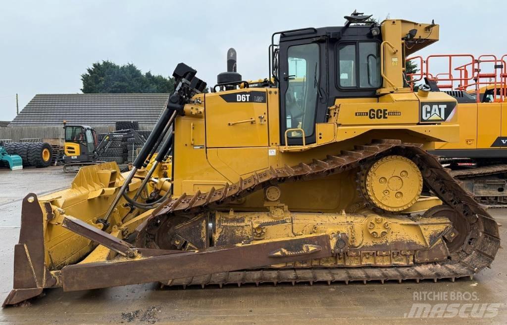 CAT D6T Buldožerji goseničarji
