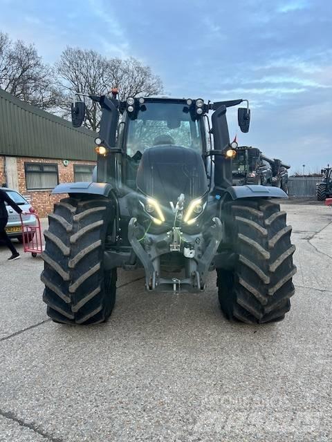 Valtra T 235 D Traktorji