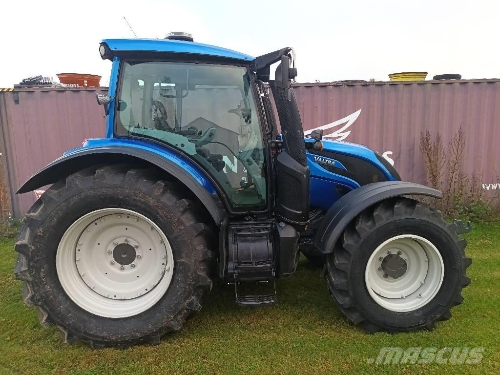 Valtra N174 E versu Traktorji