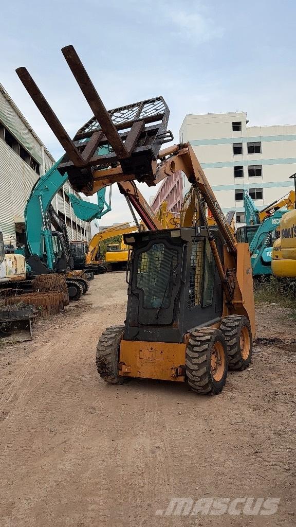 CASE 410 Skid steer mini nakladalci