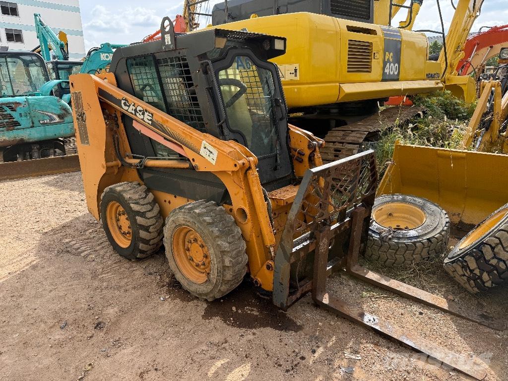 CASE 410 Skid steer mini nakladalci
