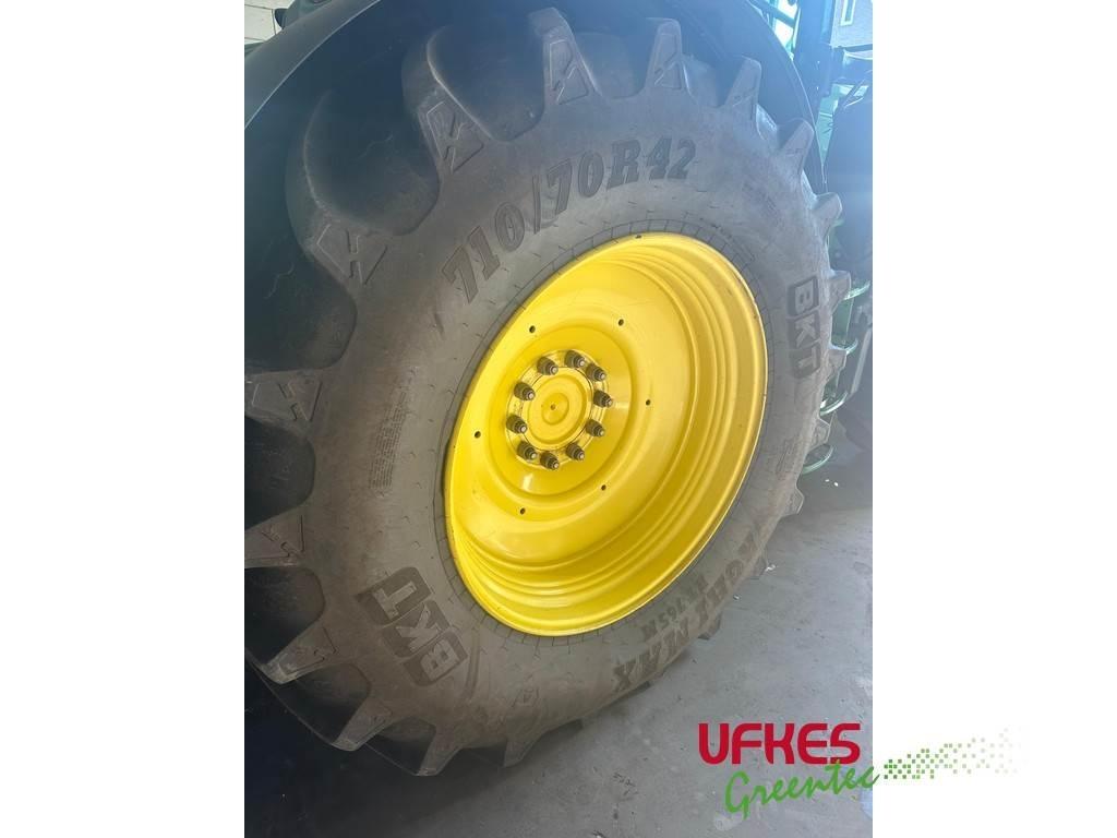 John Deere 6215 R Traktorji