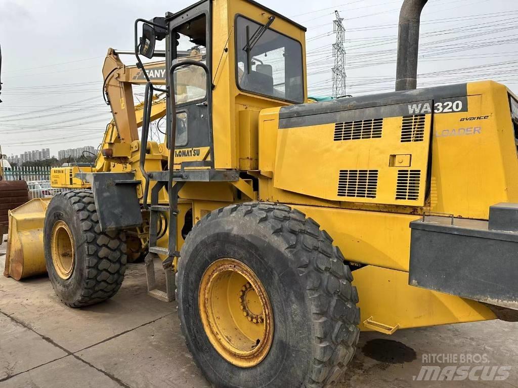 Komatsu WA 320 Kolesni nakladalci