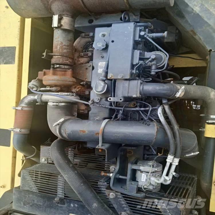 Komatsu 300 Bagri goseničarji