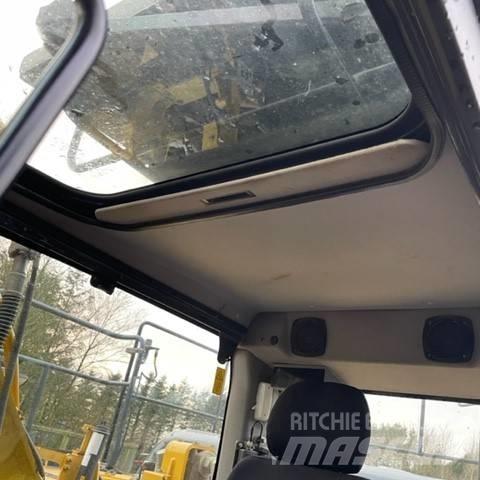 Komatsu PC210 LCI - 10 Traktorji