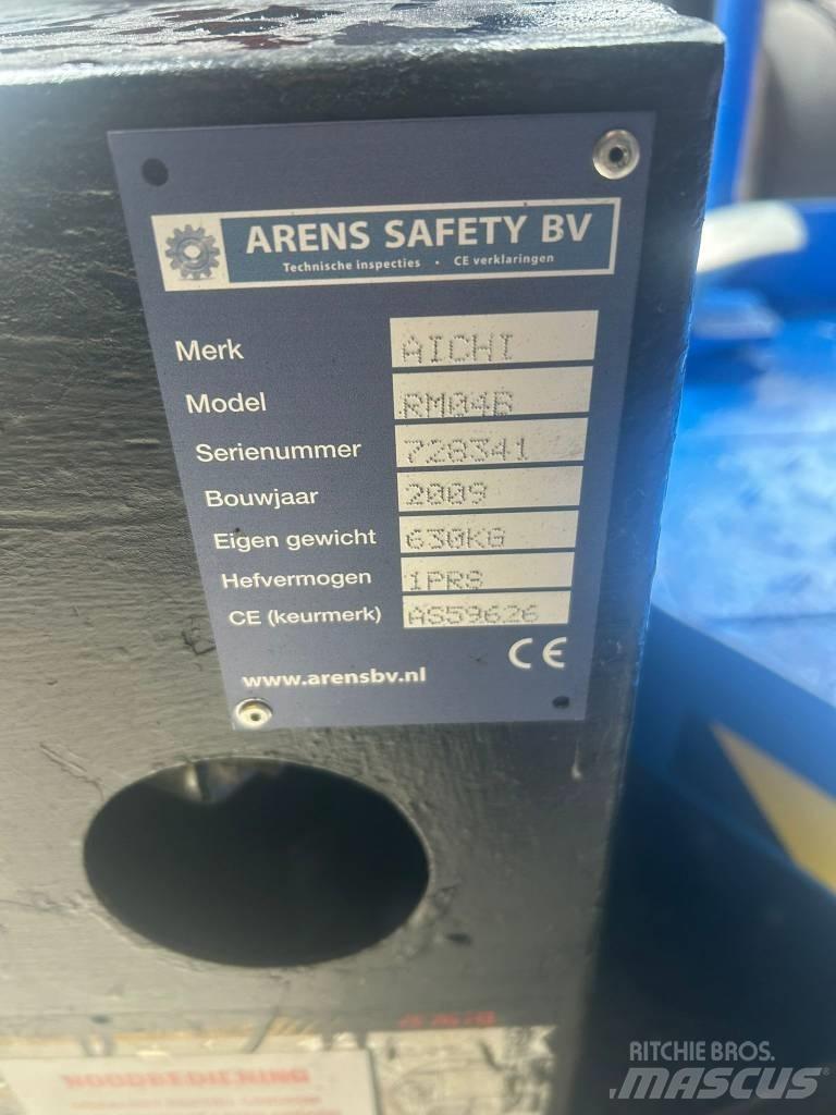 Aichi RM04B Druga dvigala in dvižne ploščadi