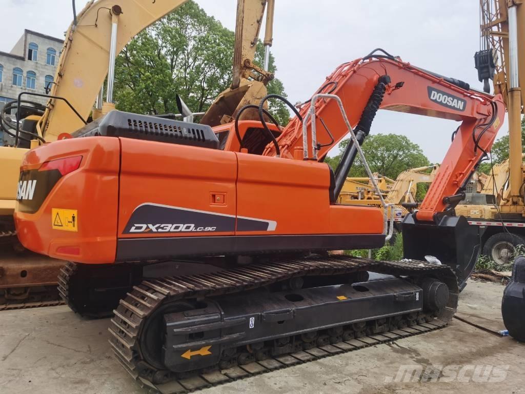 Doosan DX 300 LC Bagri goseničarji