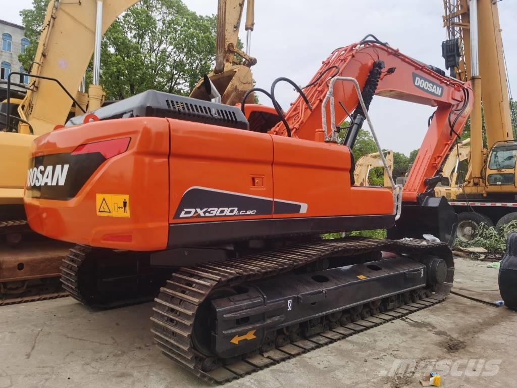Doosan DX 300 LC Bagri goseničarji