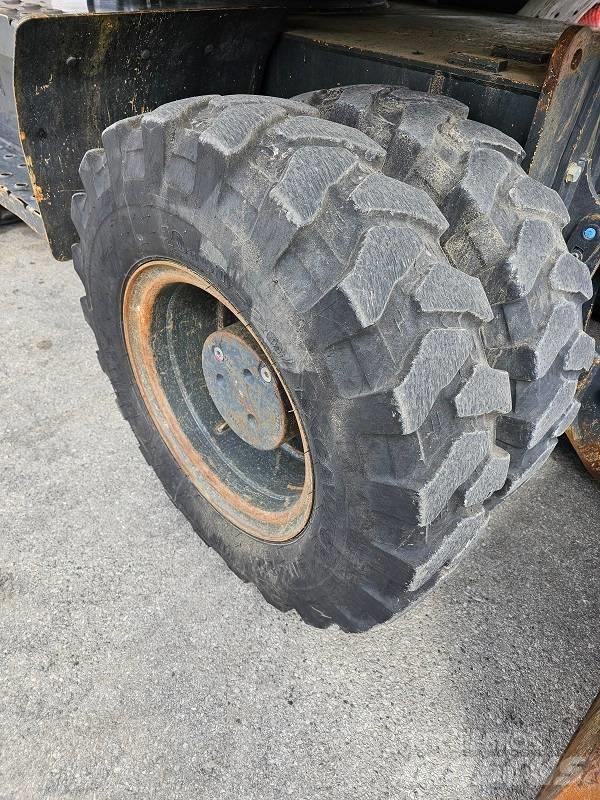 Komatsu PW 148-8 Bagri na kolesih
