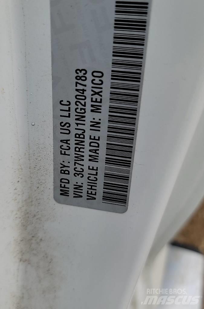RAM 5500 Tovornjaki s kesonom/platojem