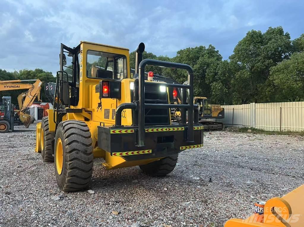 Komatsu WA 320-3 Kolesni nakladalci
