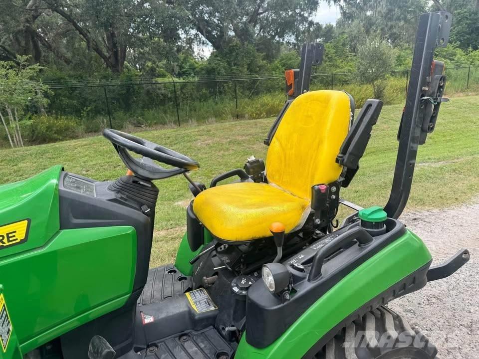 John Deere 1025 R Traktorji
