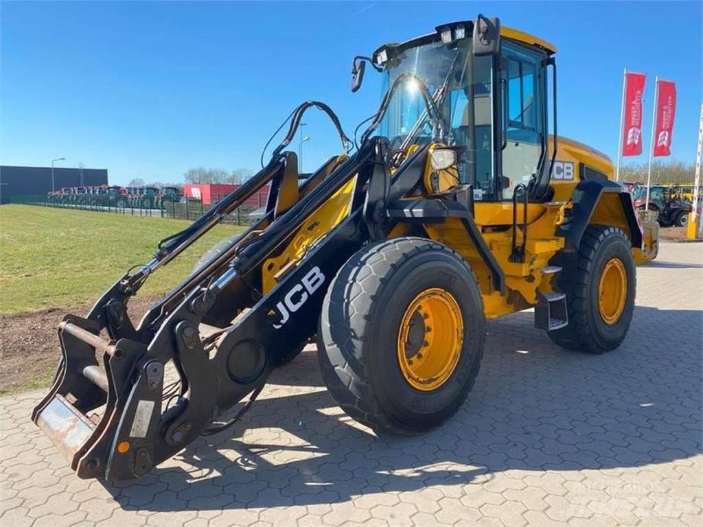 JCB 437 HT Kolesni nakladalci