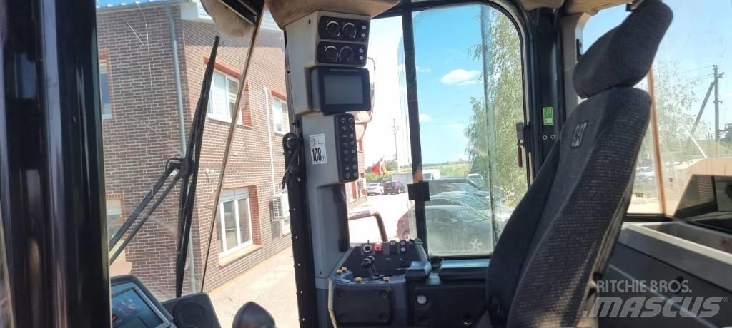 CAT 972 M Kolesni nakladalci
