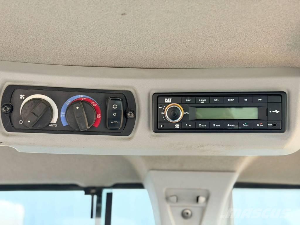 CAT 930M Kolesni nakladalci