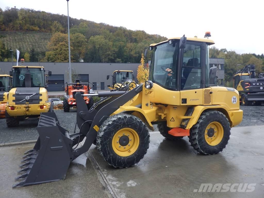 Volvo L 30 G Kolesni nakladalci