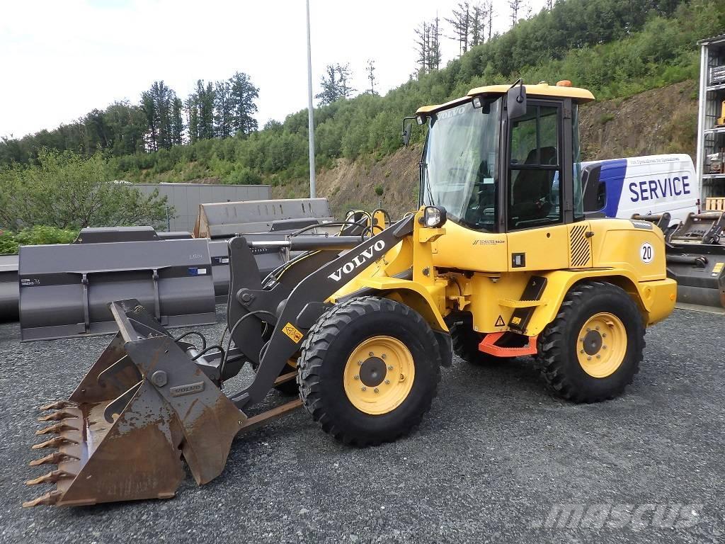 Volvo L 30 G Kolesni nakladalci