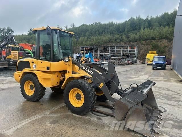 Volvo L 30 G Kolesni nakladalci