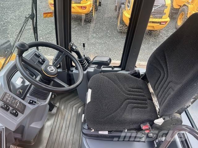 Volvo L 30 G Kolesni nakladalci